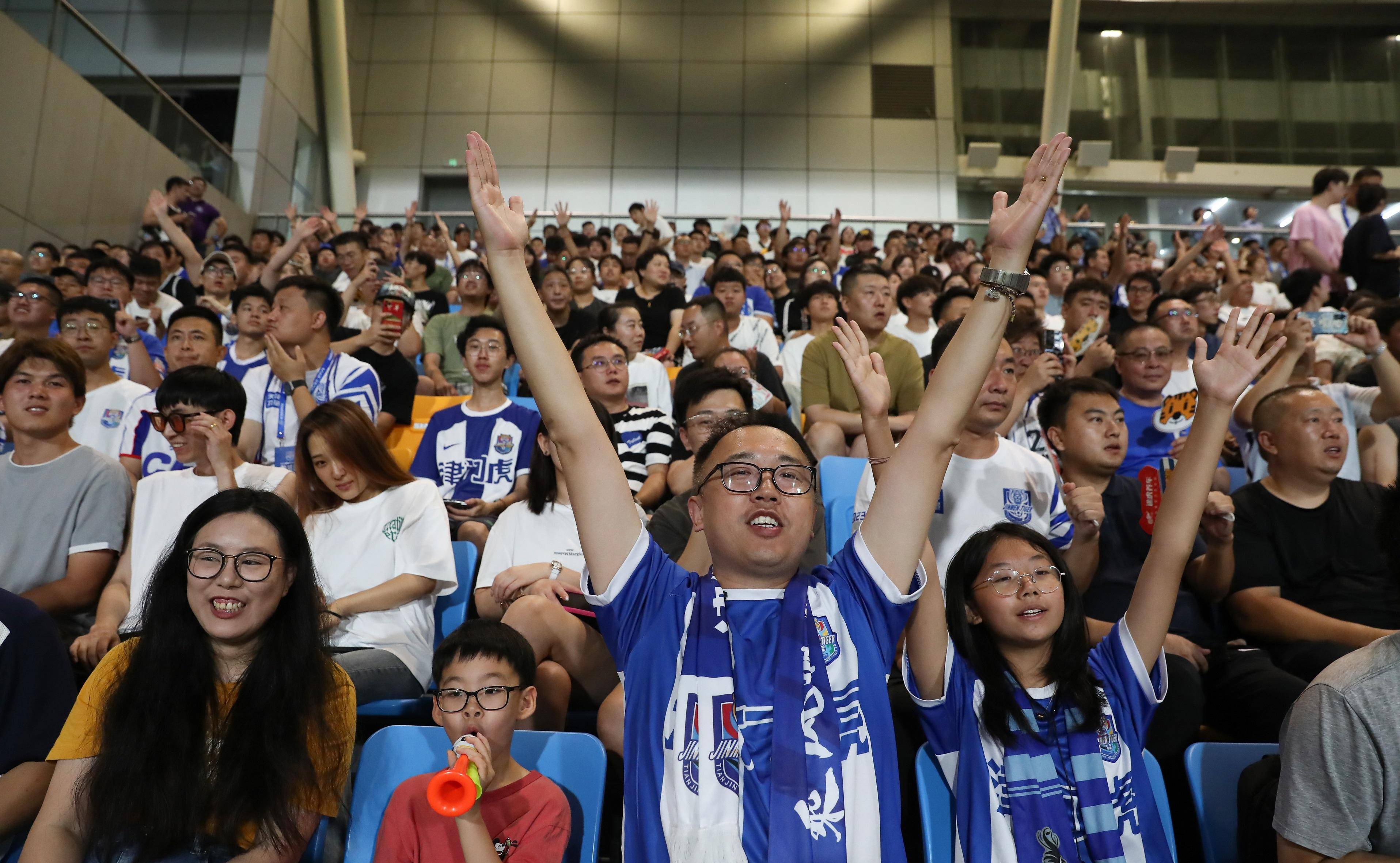 开云体育app-比赛开始前气氛紧张,现场球迷热情助威的简单介绍