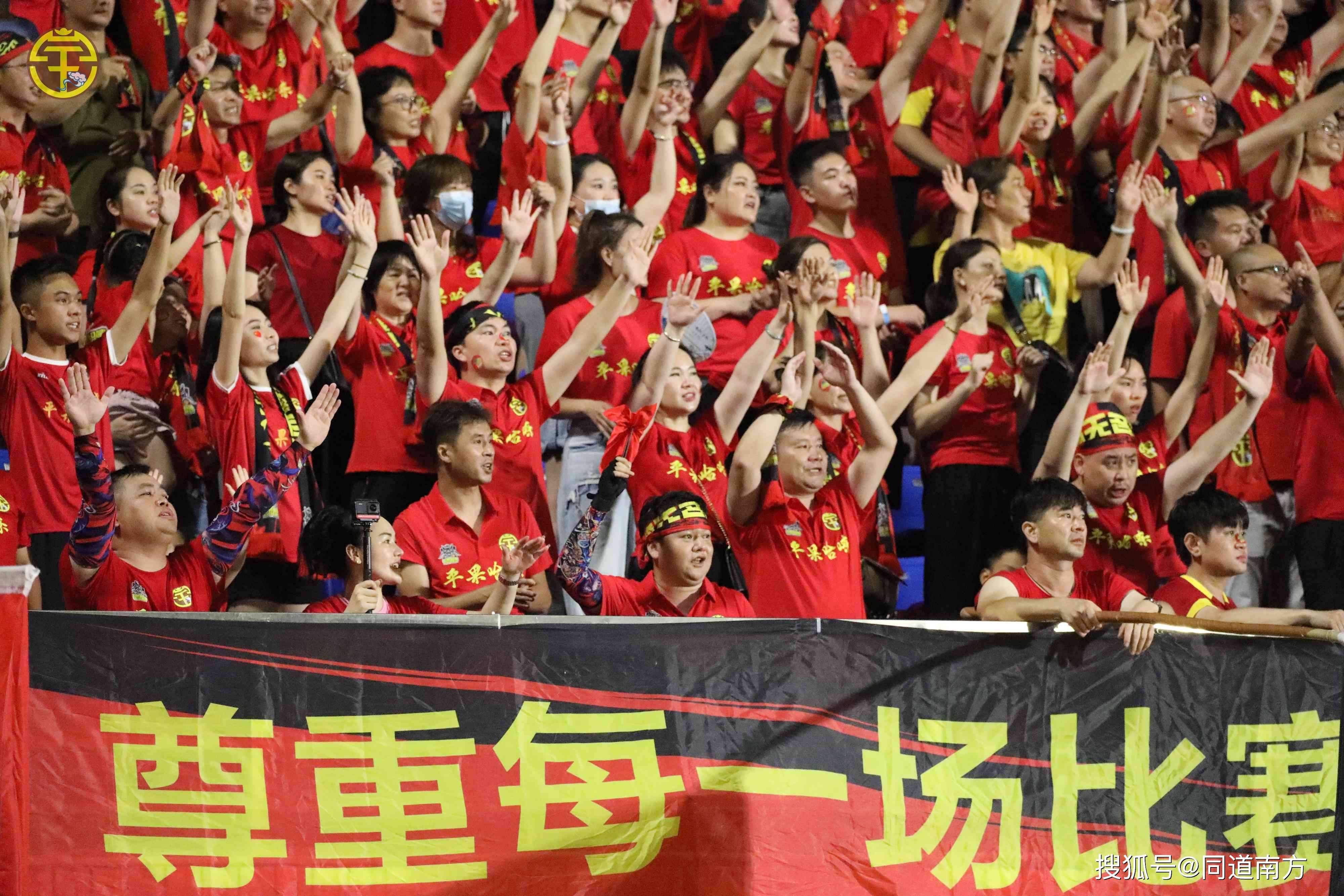 比赛开始前气氛紧张,现场球迷热情助威的简单介绍 比赛开始前气氛紧张,现场球迷热情助威的简单介绍