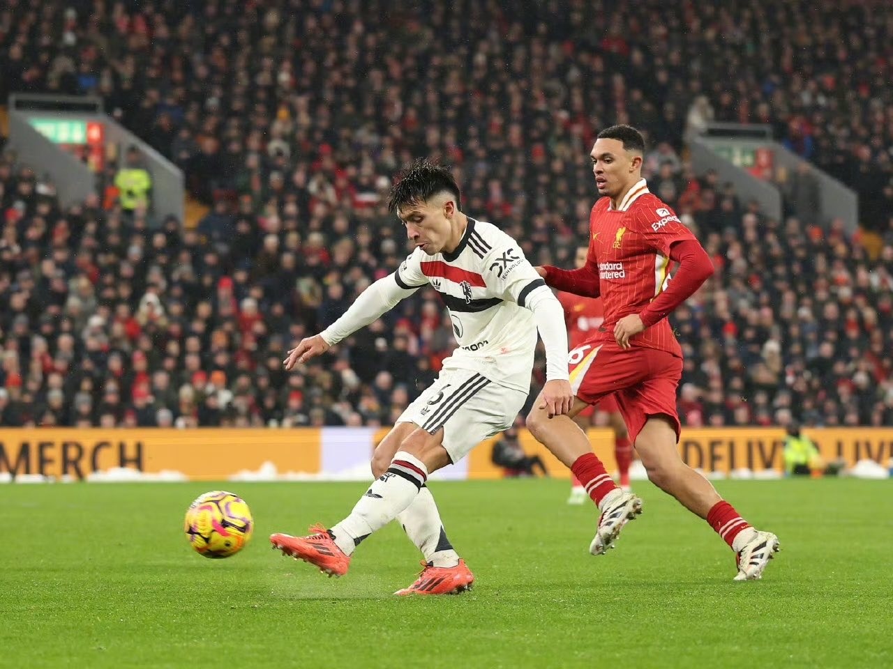 阿贾克斯客场1-1战平曼联的简单介绍