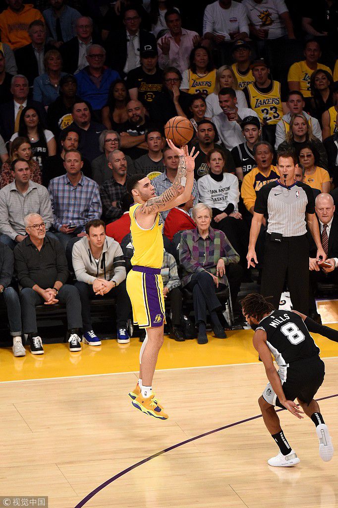 马刺绝杀广州队，詹姆斯刷新纪录的简单介绍