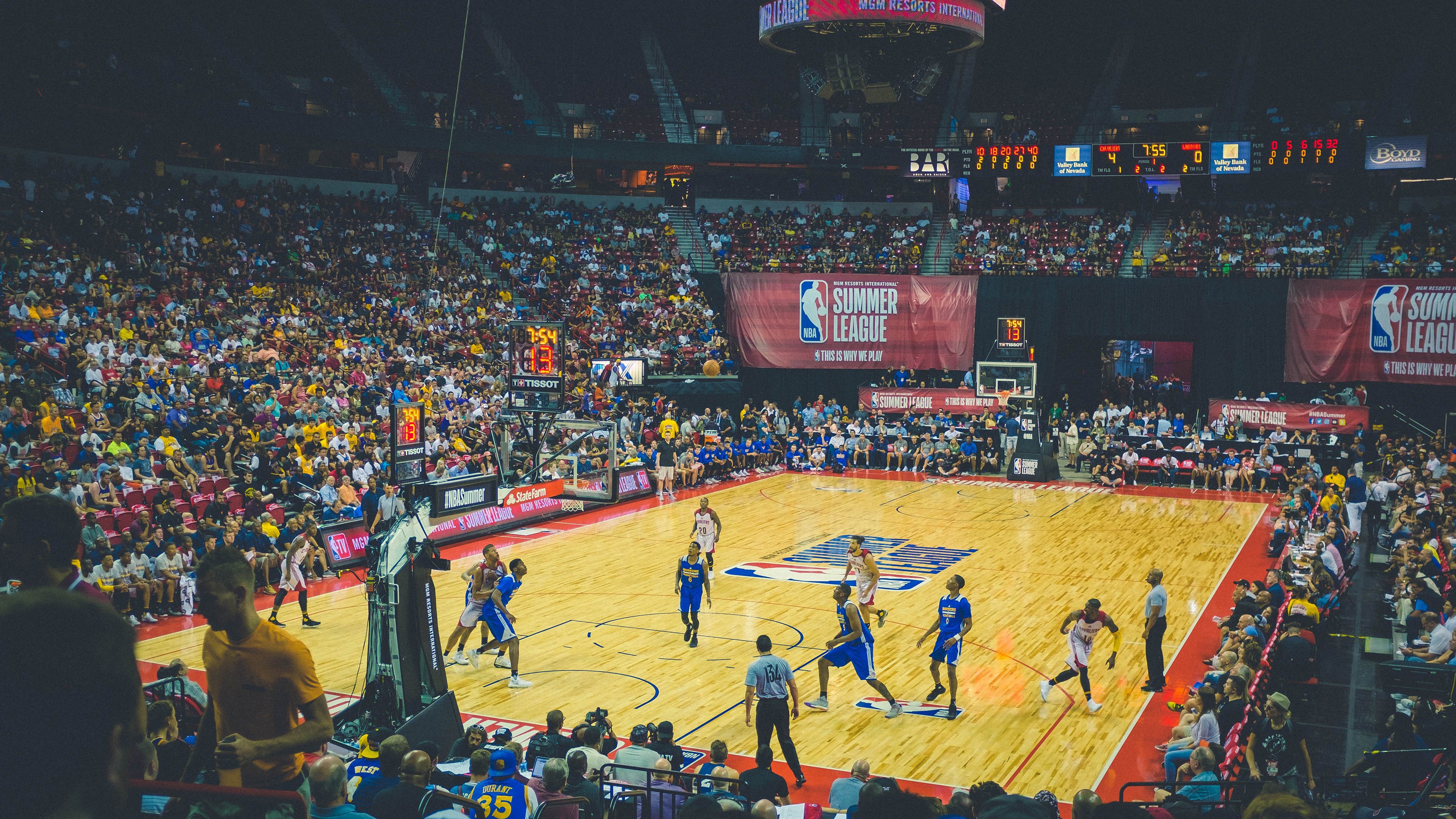 开云体育入口-赛道上的王朝更迭，勒克莱尔一骑绝尘，红牛鏖战梅赛德斯